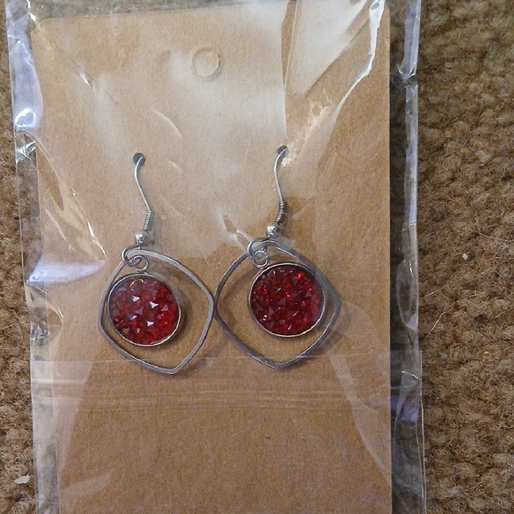 Elegant Silver and Red Dangle Earrings - Picture 2 of 2